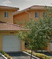 7472 NW 175th St in Hialeah, FL - Building Photo