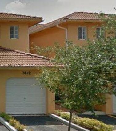 7472 NW 175th St in Hialeah, FL - Building Photo