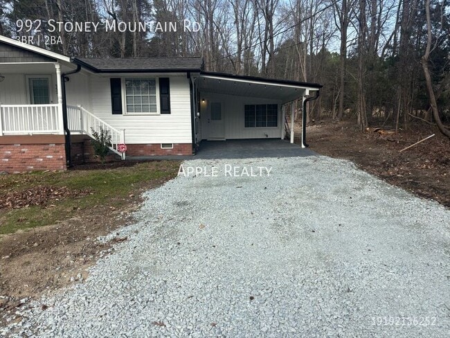 992 Stoney Mountain Rd in Rougemont, NC - Foto de edificio - Building Photo