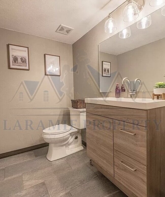 1706 Palmer Dr in Laramie, WY - Building Photo - Building Photo