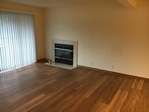 Meridian Place Apartments in Seattle, WA - Foto de edificio - Building Photo