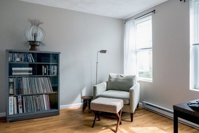 166 Cottage St in Boston, MA - Building Photo - Building Photo