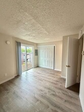 Shalamar Apartments in Portland, OR - Building Photo - Building Photo