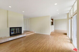 902 El Medio Ave in Los Angeles, CA - Building Photo - Building Photo