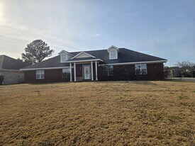 83 Hannah Rd in Daleville, AL - Building Photo