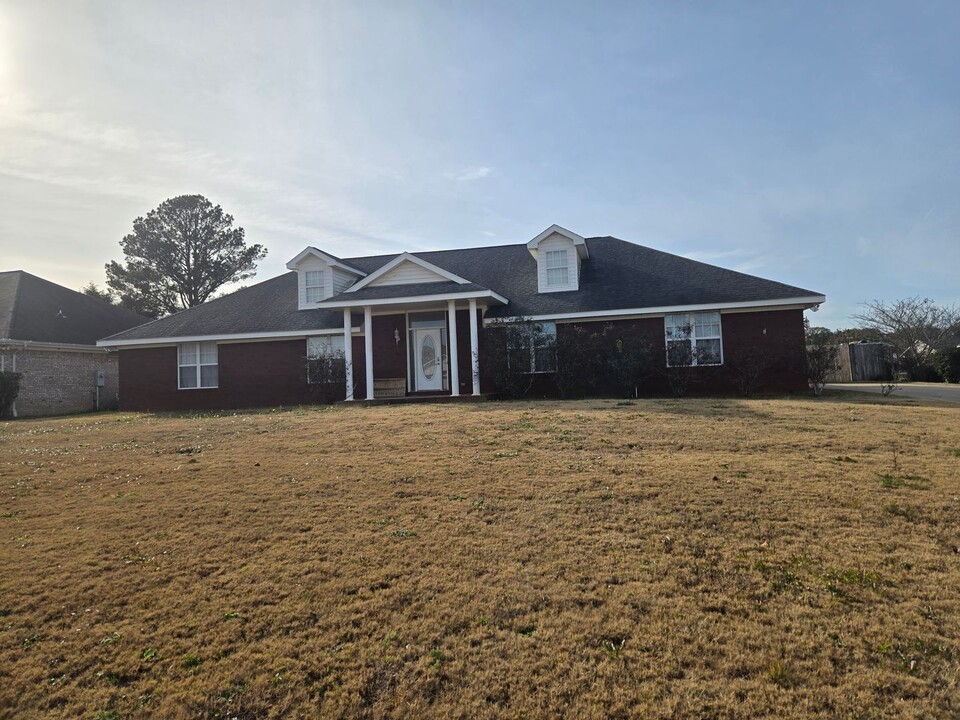 83 Hannah Rd in Daleville, AL - Building Photo