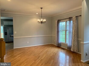 12925 Wheatland Rd in Fairfax, VA - Building Photo - Building Photo