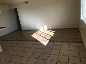 26 Nedra Ct in Sacramento, CA - Foto de edificio - Building Photo