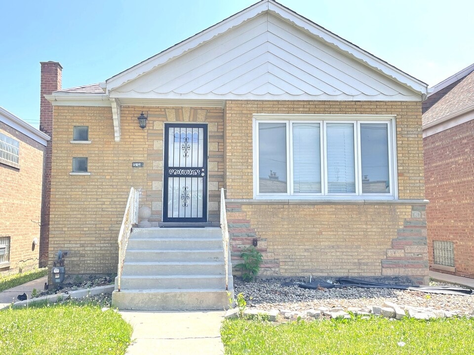 3909 W 71st St in Chicago, IL - Building Photo
