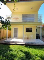 641 SW 28th Rd, Unit Rear in Miami, FL - Building Photo