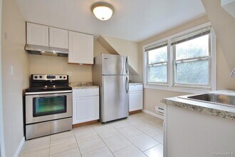 208 Myrtle Ave in Mahopac, NY - Building Photo - Building Photo