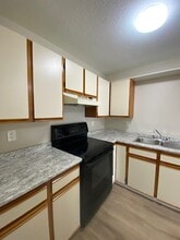 1075 Edgett Rd in Courtenay, BC - Building Photo - Building Photo