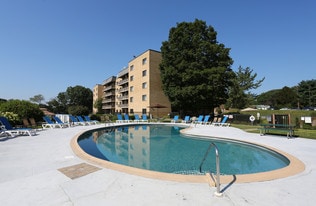 Chestnut Hill South in Hamden, CT - Building Photo