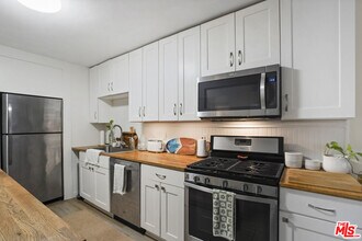 6472 Cavalleri Rd in Malibu, CA - Building Photo - Building Photo