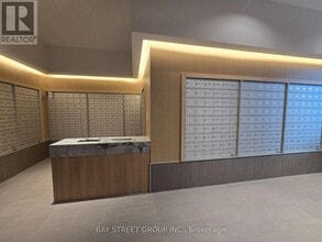 395 Square One Dr in Mississauga, ON - Building Photo - Building Photo