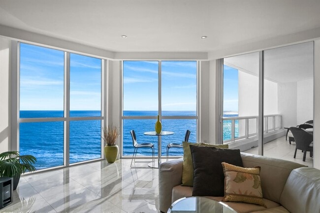 101 S Fort Lauderdale Beach Blvd, Unit 1702 in Fort Lauderdale, FL - Foto de edificio - Building Photo