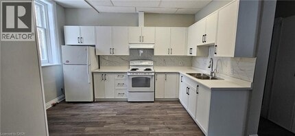 130 Brown St in Cambridge, ON - Building Photo - Building Photo