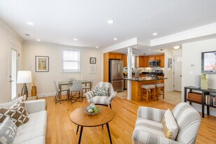 20 Thornton Rd in Chestnut Hill, MA - Building Photo