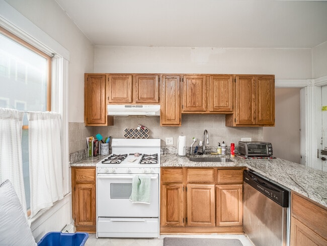 318 Beacon St, Unit 1
