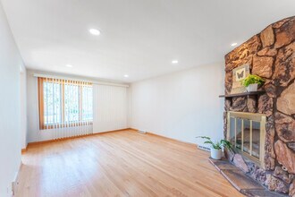 6210 W 64th St in Chicago, IL - Building Photo - Building Photo