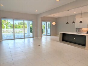 7744 Sandhill Lake Dr in Sarasota, FL - Building Photo - Building Photo