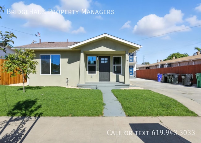 211 Hensley St in San Diego, CA - Building Photo - Building Photo