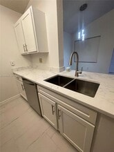 2851 N Oakland Forest Dr, Unit 305 in Oakland Park, FL - Building Photo - Building Photo