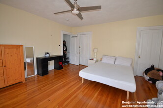 234 Cypress St, Unit 2 in Brookline, MA - Foto de edificio - Building Photo