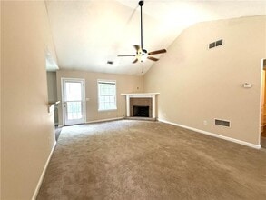 3683 White Pine Rd in Snellville, GA - Foto de edificio - Building Photo