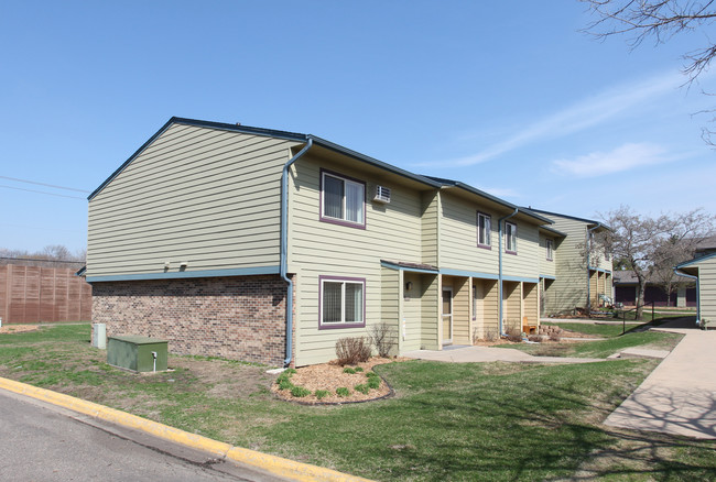 Medley Park Townhouses in Golden Valley, MN - Building Photo - Building Photo