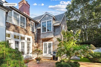 21 Two Rod Highway in Wainscott, NY - Building Photo - Building Photo
