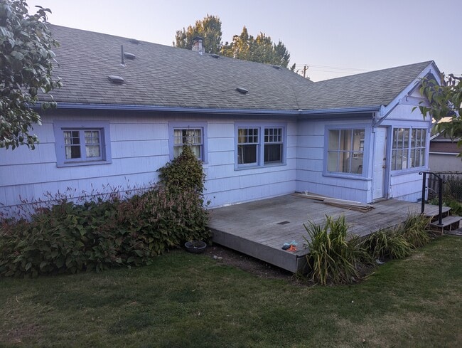 432 3rd Ave N in Edmonds, WA - Foto de edificio - Building Photo