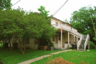 5900 Lewis St in Dallas, TX - Foto de edificio - Building Photo