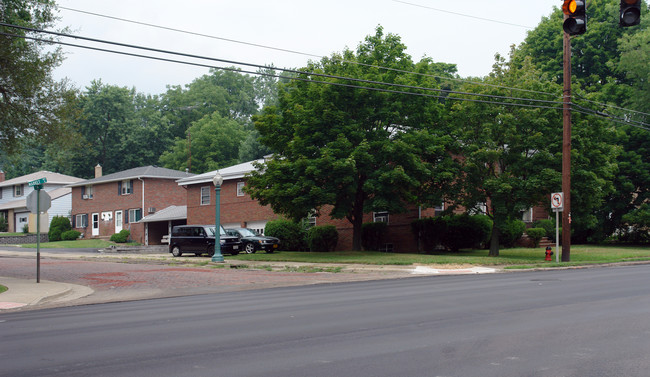 1925 Market Ave N in Canton, OH - Foto de edificio - Building Photo