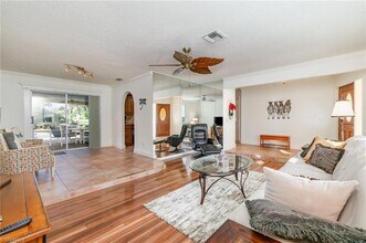9968 Treasure Cay Ln in Bonita Springs, FL - Foto de edificio - Building Photo
