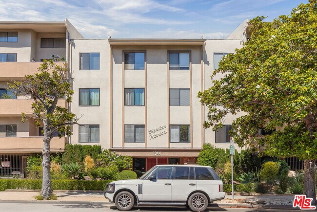 property at 1944 Glendon Ave