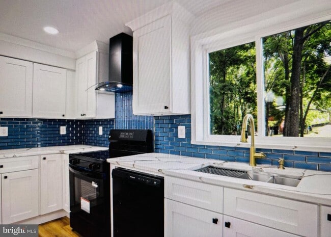 15990 Charles Town Rd in Charles Town, WV - Building Photo - Building Photo