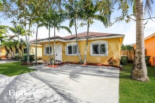 213 SW 15th Pl in Homestead, FL - Building Photo