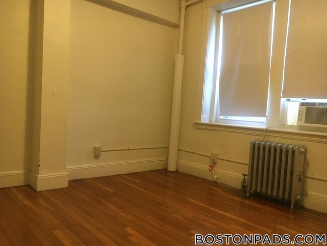 1810 Commonwealth Ave in Boston, MA - Building Photo - Building Photo