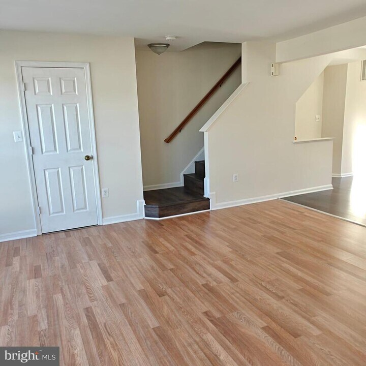 9279 Kristy Dr in Manassas Park, VA - Building Photo
