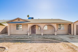 8107 W College Dr in Phoenix, AZ - Building Photo - Building Photo