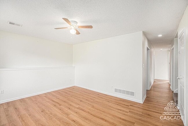 639 N Queen Ridge Ct in Independence, MO - Building Photo - Building Photo