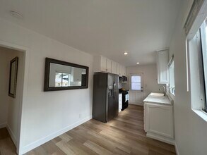 4014 Higuera St, Unit Rear House in Culver City, CA - Foto de edificio - Building Photo