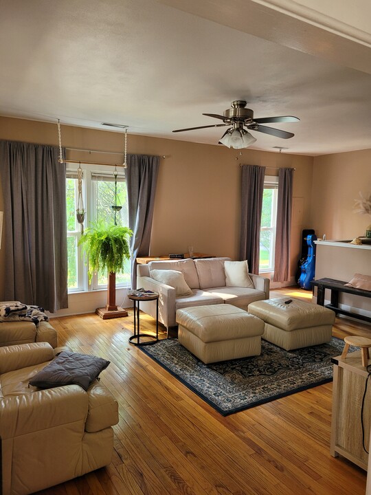 93 Pendleton St, Unit Upstairs apartment in Cortland, NY - Building Photo