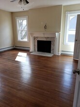 120 Mill St, Unit Apt B in Springfield, MA - Building Photo - Building Photo
