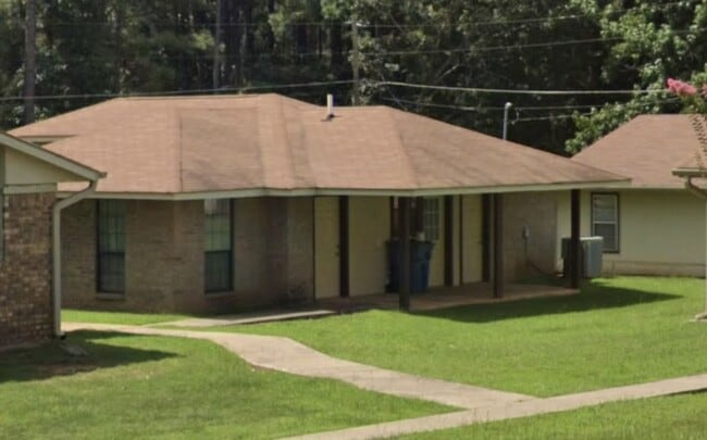 1001 Lakeview Dr in Lone Star, TX - Building Photo - Building Photo