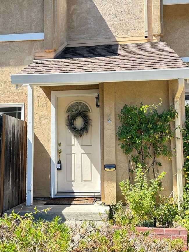 property at 553 Willow Ct