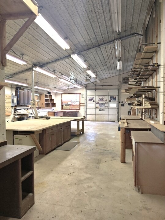 15226 Creek Rd in Sandwich, IL - Building Photo