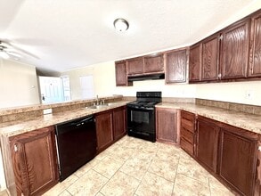 291 Golden Dr in Ardmore, OK - Building Photo - Building Photo