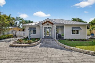 740 5th Ave N in Naples, FL - Building Photo